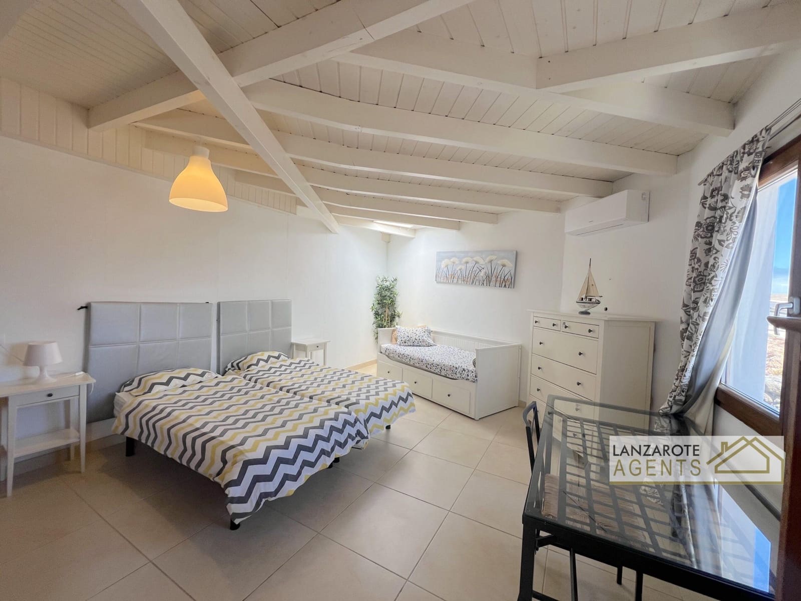 5 bedroom Villa for sale in Playa Blanca with pool garage - € 465,000 (Ref: 9929955)