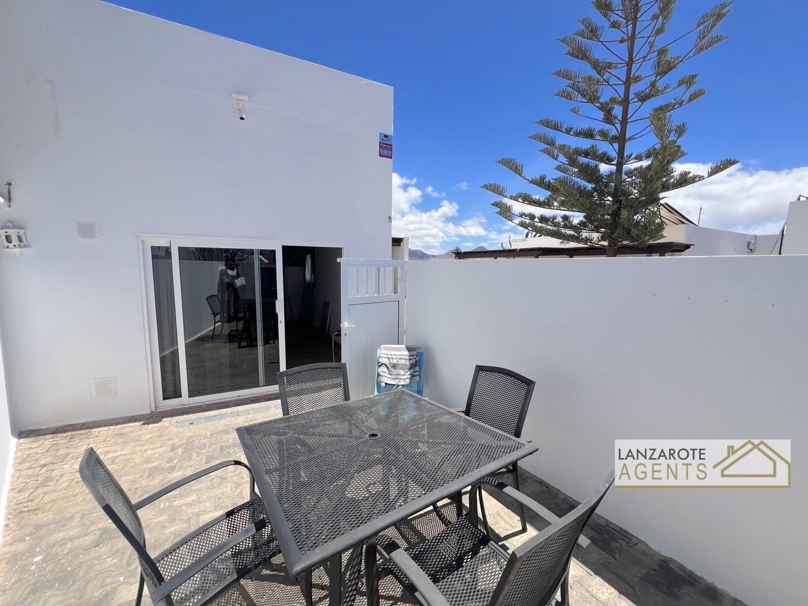 5 bedroom Villa for sale in Playa Blanca with pool garage - € 465,000 (Ref: 9929955)