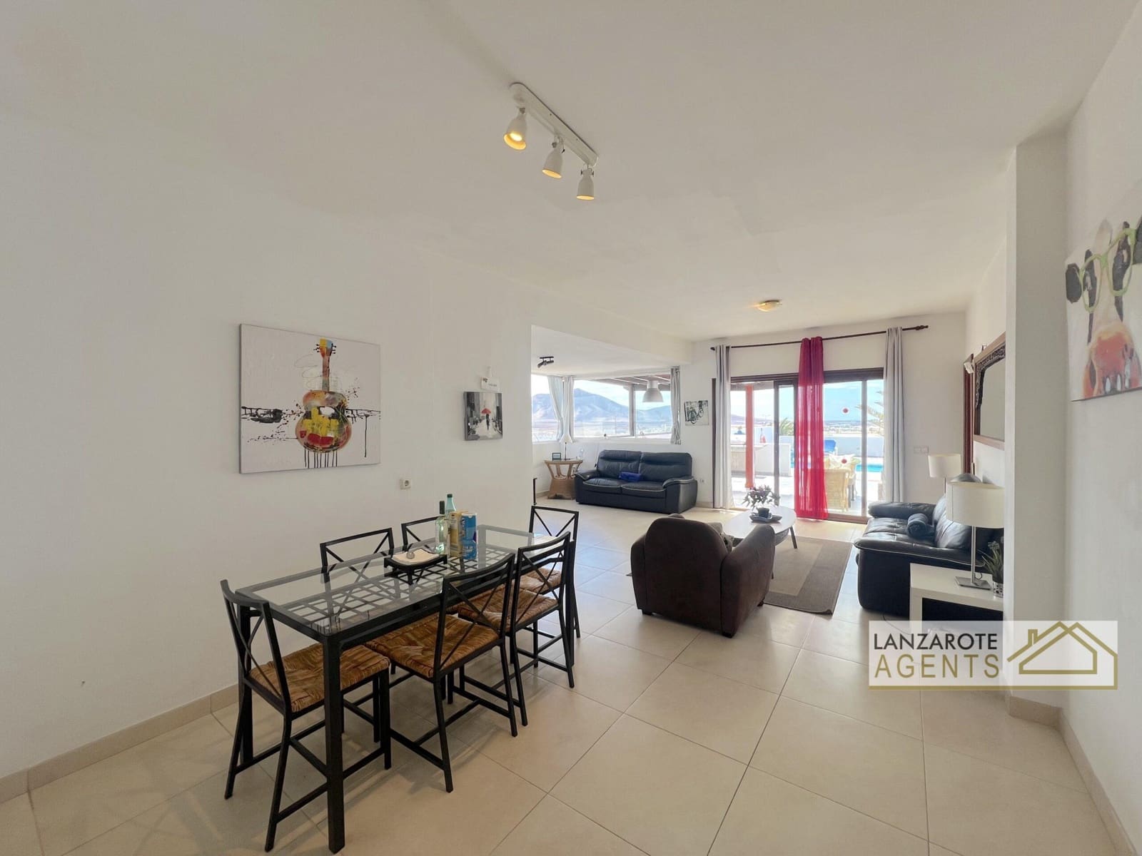 5 bedroom Villa for sale in Playa Blanca with pool garage - € 465,000 (Ref: 9929955)