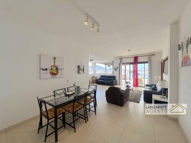 5 bedroom Villa for sale in Playa Blanca, Yaiza with pool - € 465,000 (Ref: 9929955)