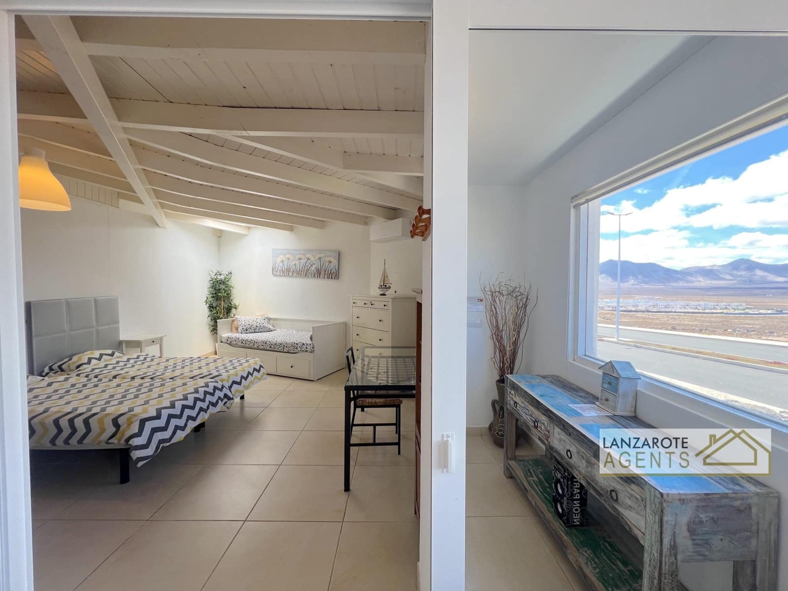 5 bedroom Villa for sale in Playa Blanca with pool garage - € 465,000 (Ref: 9929955)