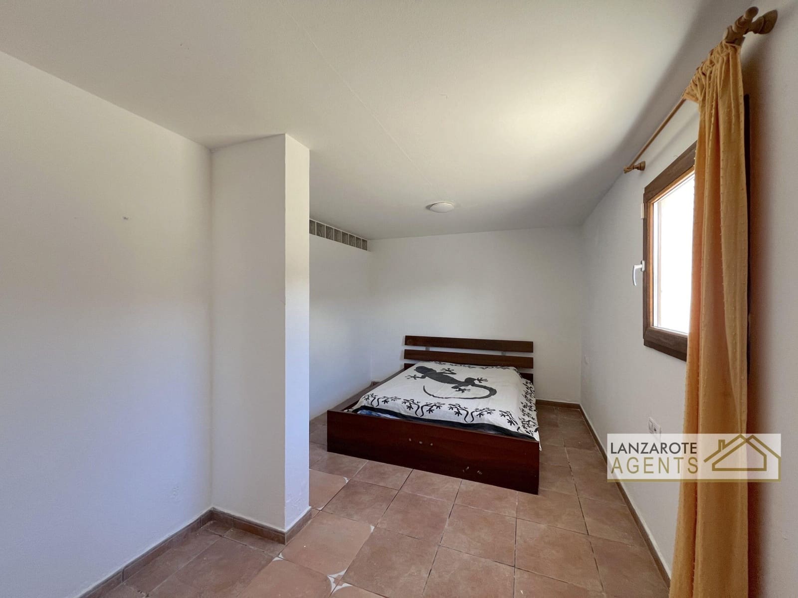 5 bedroom Villa for sale in Playa Blanca with pool garage - € 465,000 (Ref: 9929955)