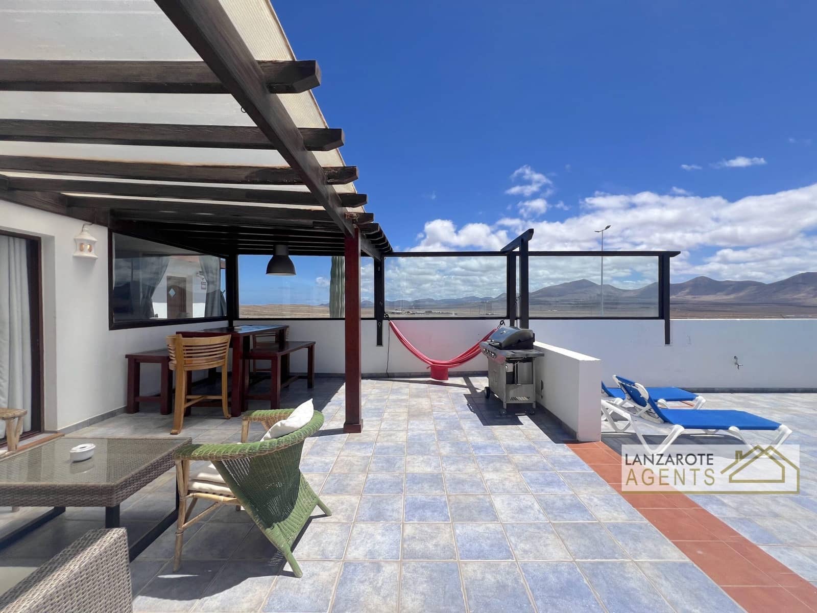 5 bedroom Villa for sale in Playa Blanca with pool garage - € 465,000 (Ref: 9929955)