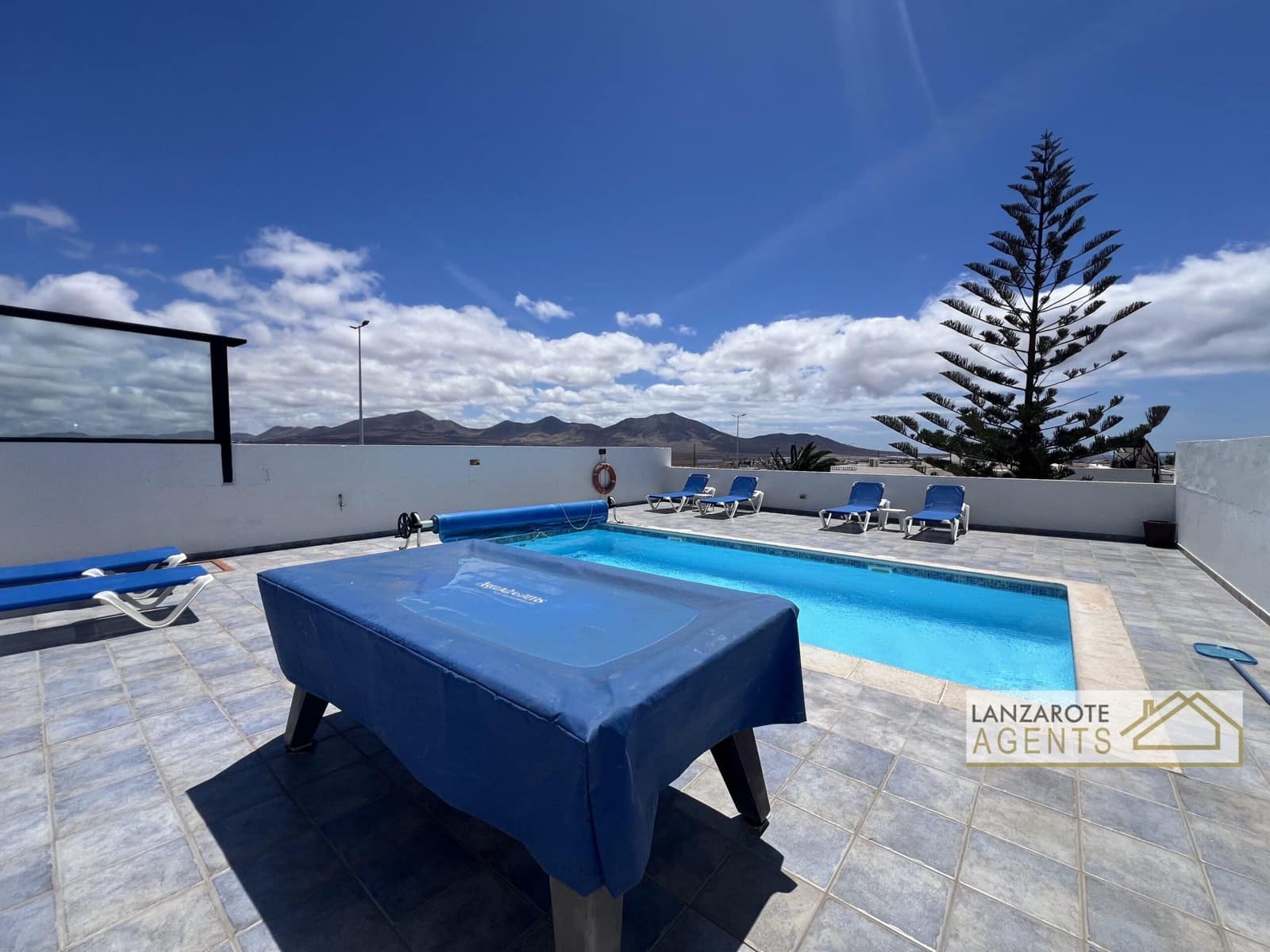5 bedroom Villa for sale in Playa Blanca with pool garage - € 465,000 (Ref: 9929955)