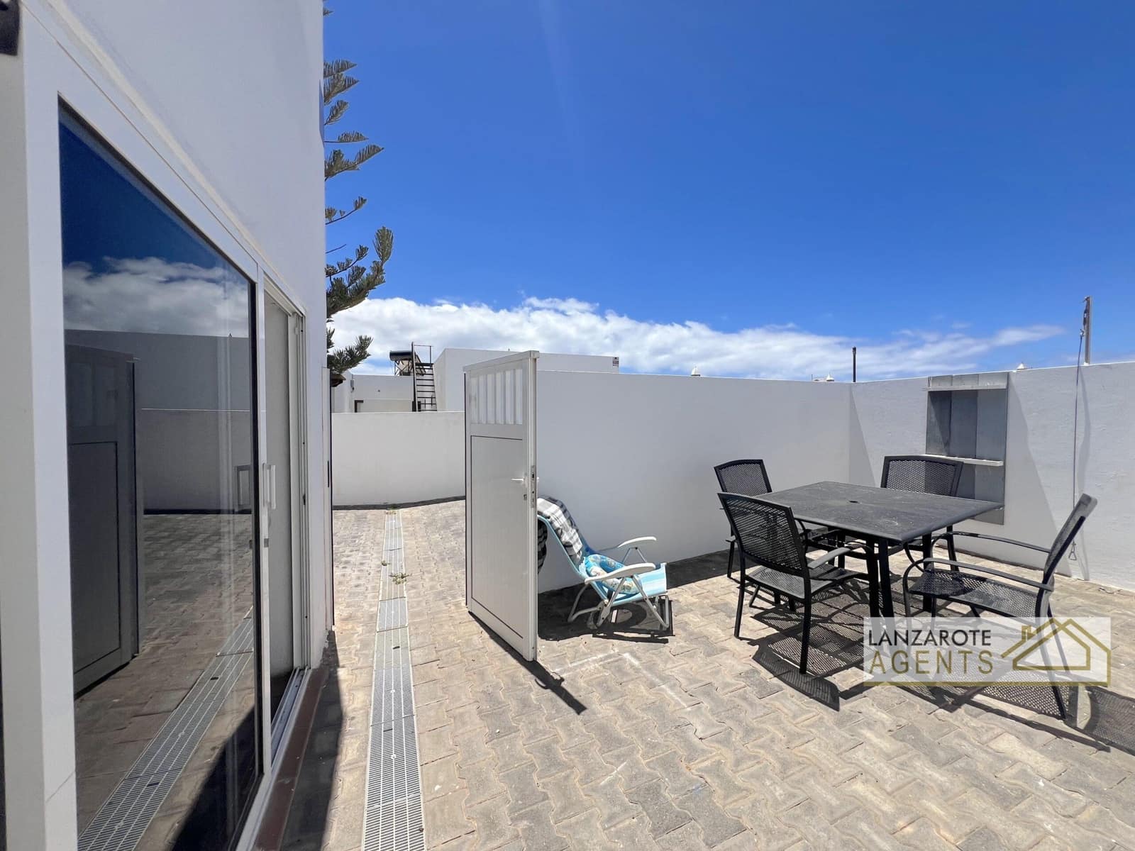 5 bedroom Villa for sale in Playa Blanca with pool garage - € 465,000 (Ref: 9929955)