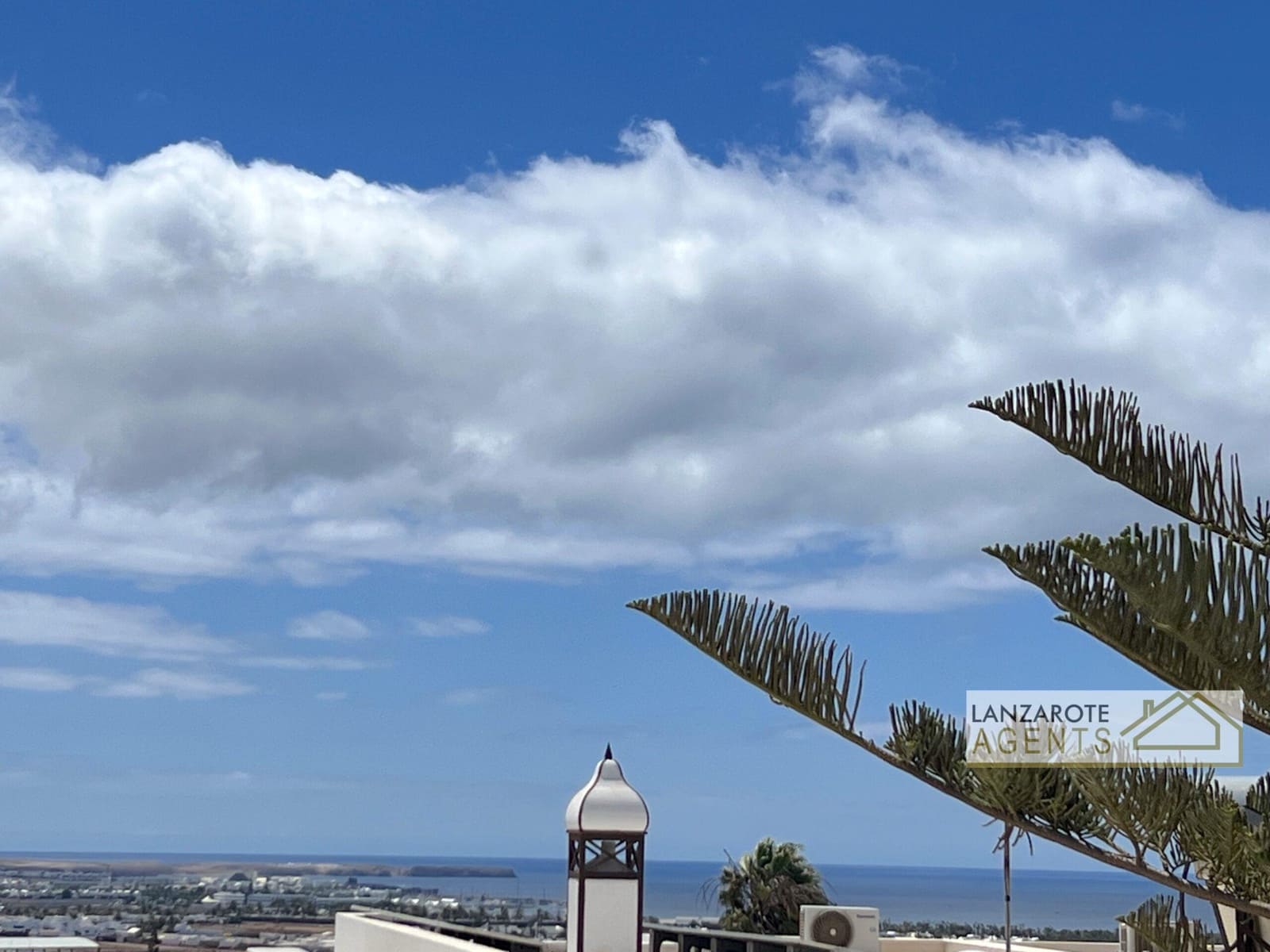 5 bedroom Villa for sale in Playa Blanca with pool garage - € 465,000 (Ref: 9929955)