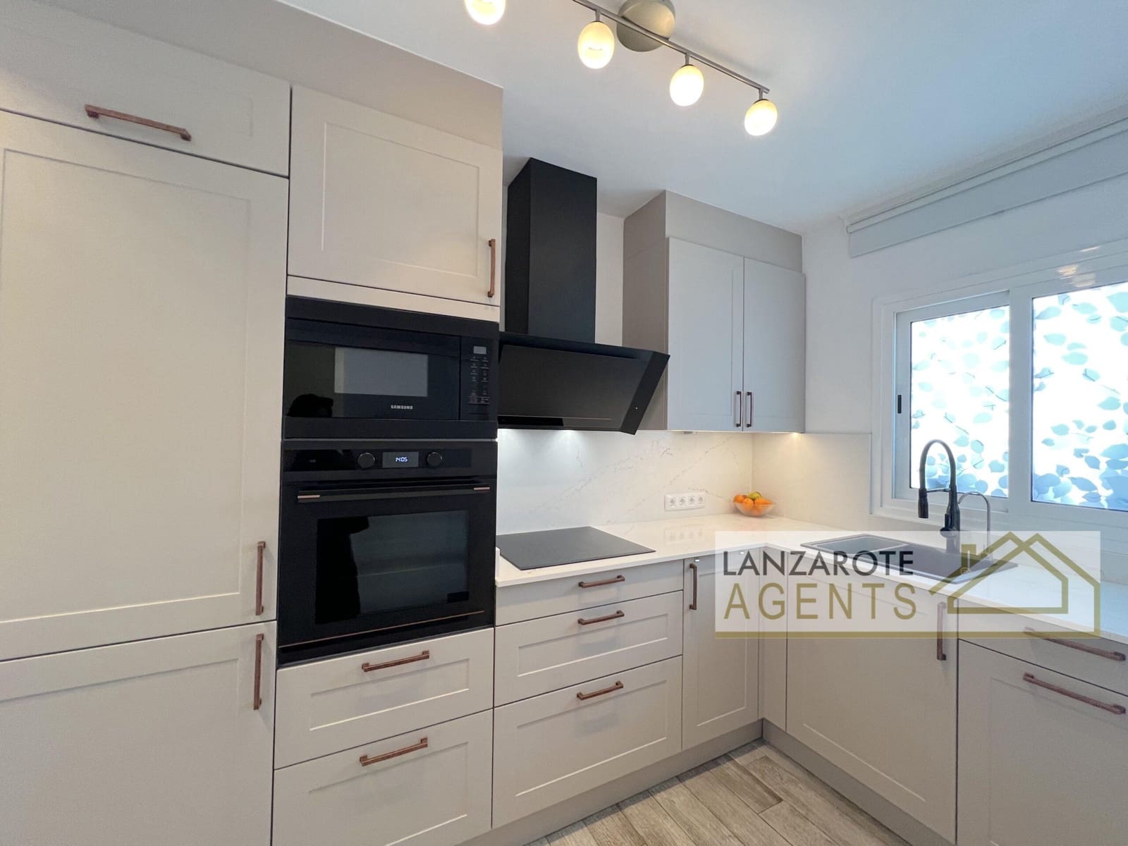 2 bedroom Villa for sale in Playa Blanca - € 395,000 (Ref: 9961186)