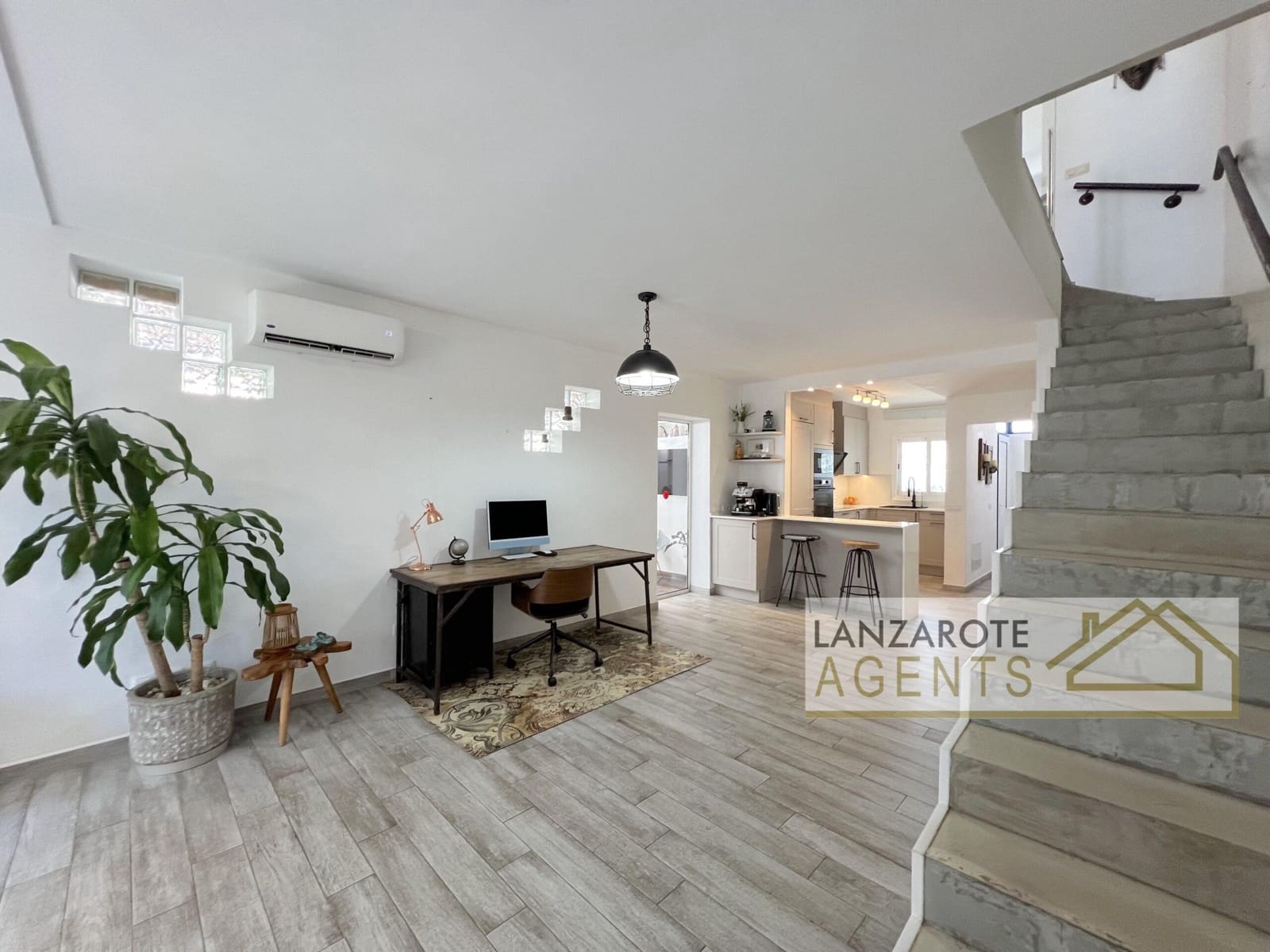 2 bedroom Villa for sale in Playa Blanca - € 395,000 (Ref: 9961186)