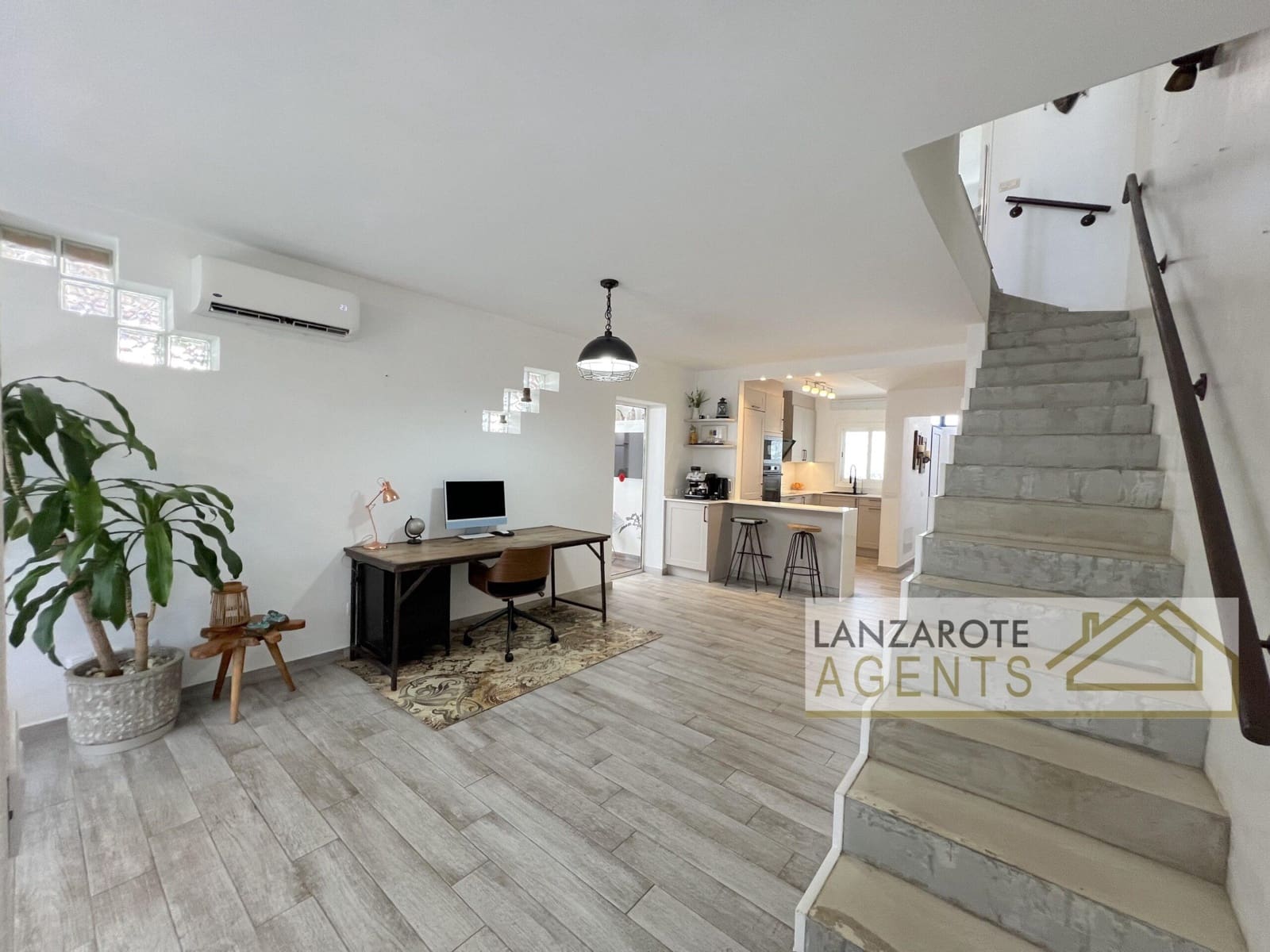 2 bedroom Villa for sale in Playa Blanca - € 395,000 (Ref: 9961186)