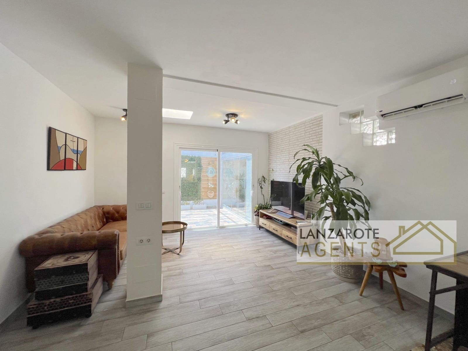 2 bedroom Villa for sale in Playa Blanca - € 395,000 (Ref: 9961186)