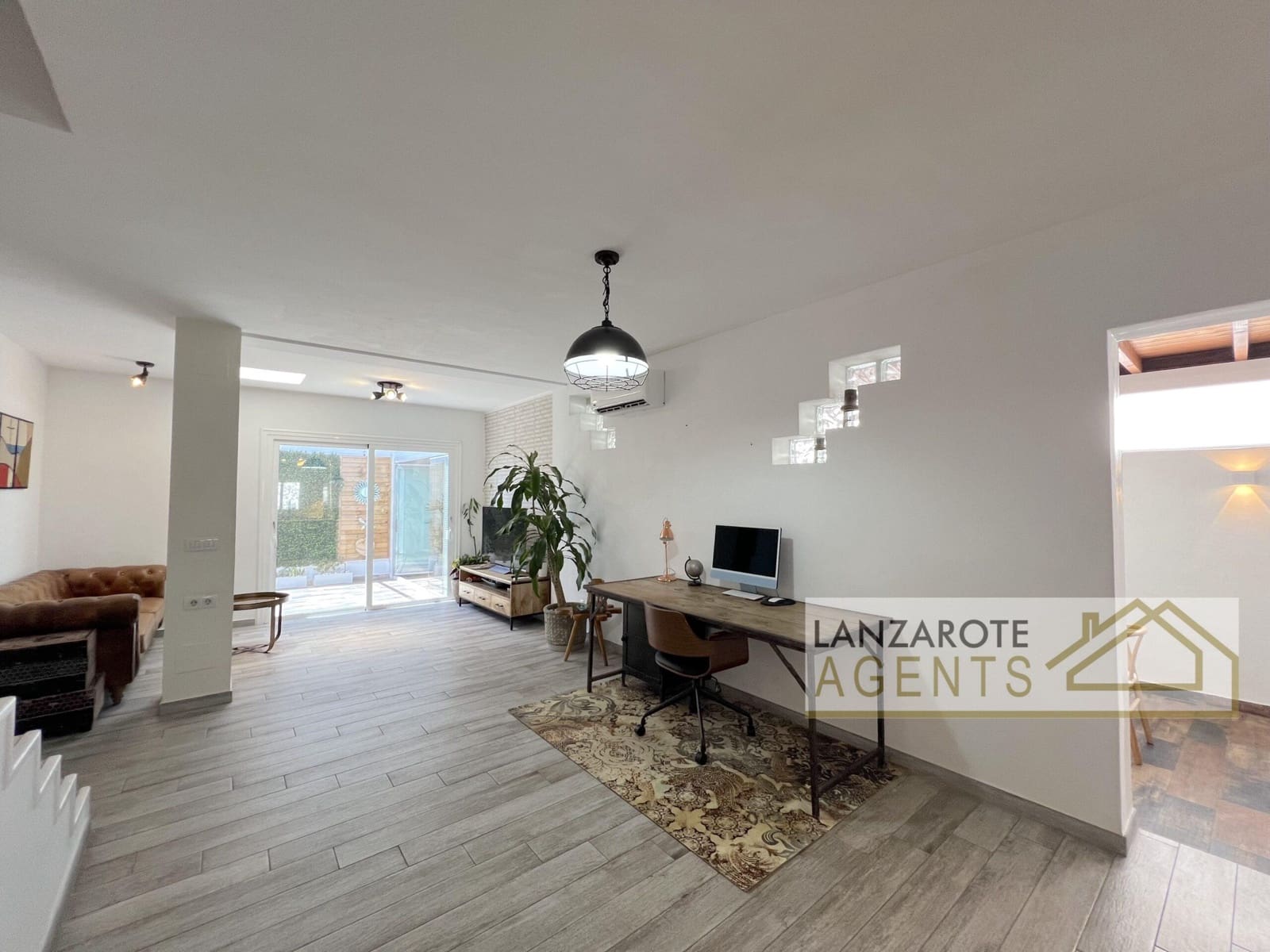 2 bedroom Villa for sale in Playa Blanca - € 395,000 (Ref: 9961186)