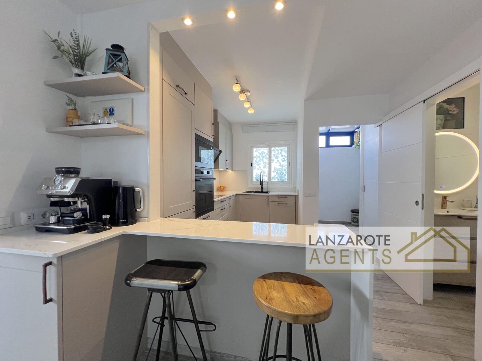 2 bedroom Villa for sale in Playa Blanca - € 395,000 (Ref: 9961186)