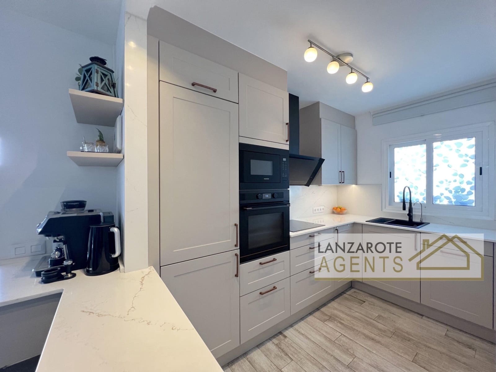 2 bedroom Villa for sale in Playa Blanca - € 395,000 (Ref: 9961186)