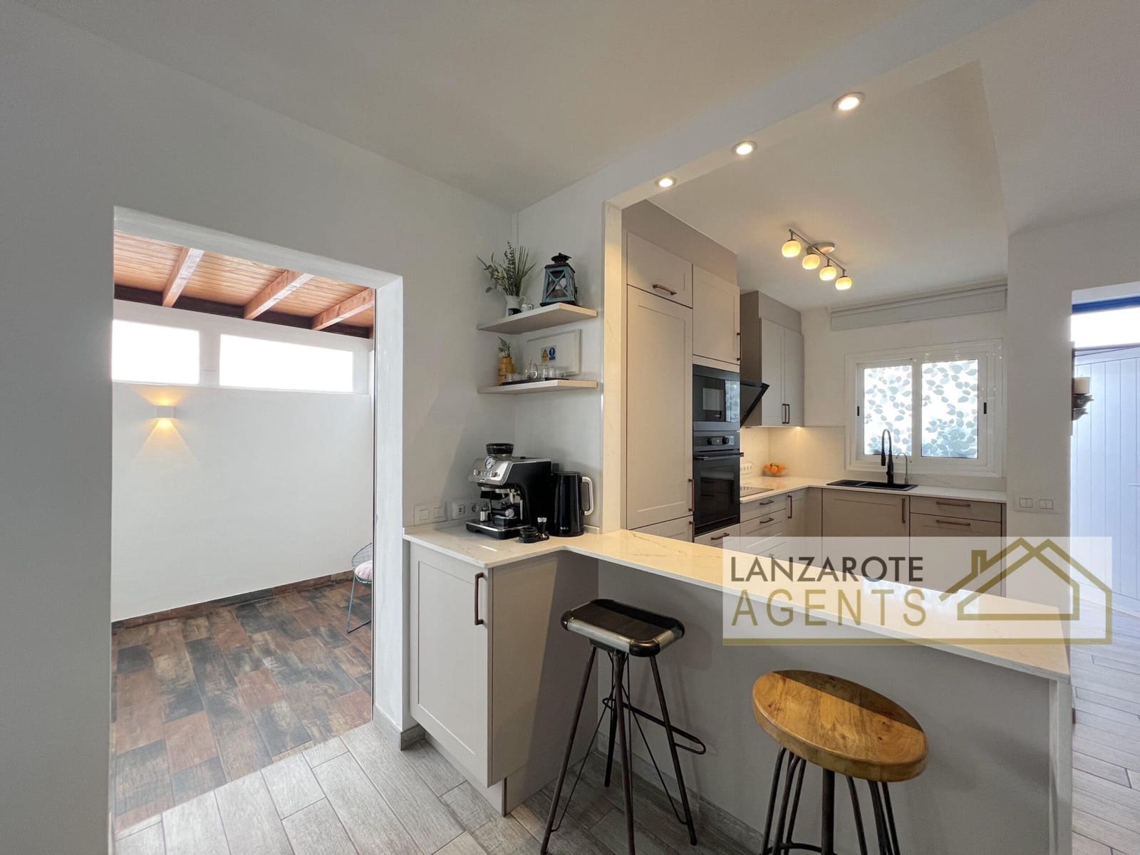 2 bedroom Villa for sale in Playa Blanca - € 395,000 (Ref: 9961186)