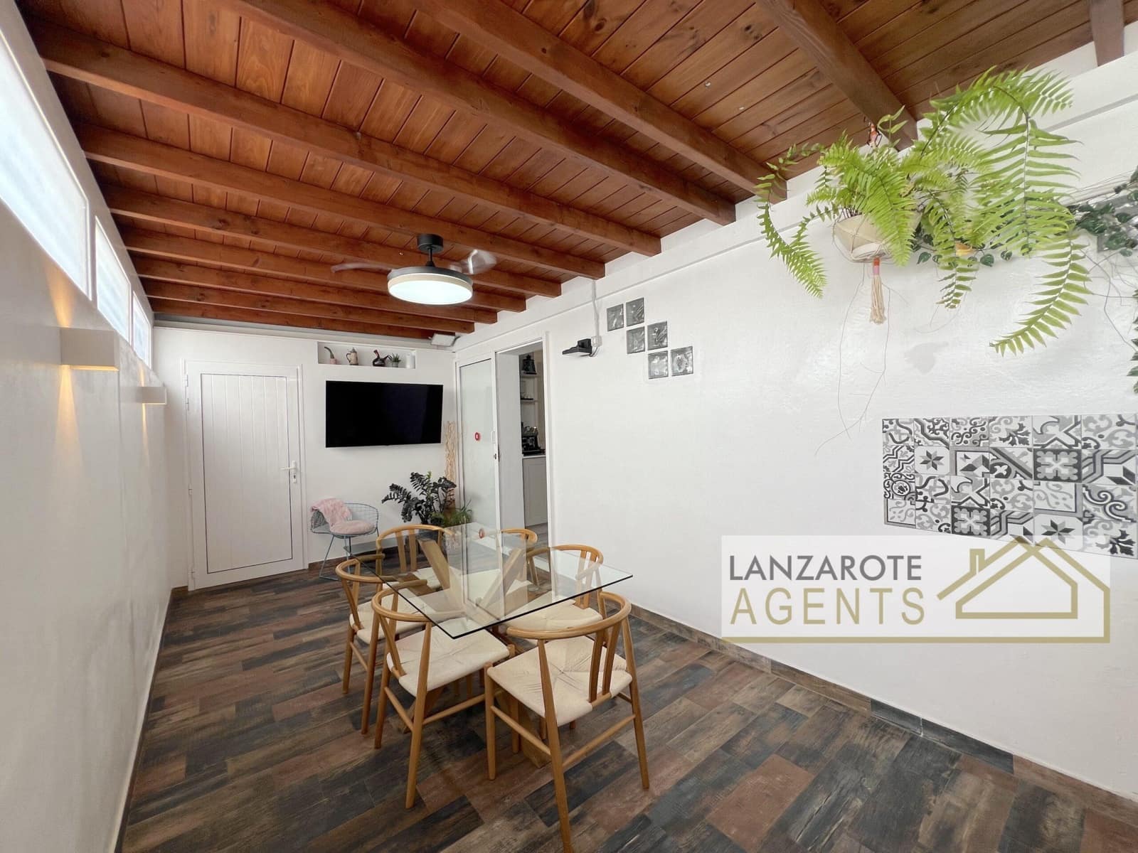 2 bedroom Villa for sale in Playa Blanca - € 395,000 (Ref: 9961186)