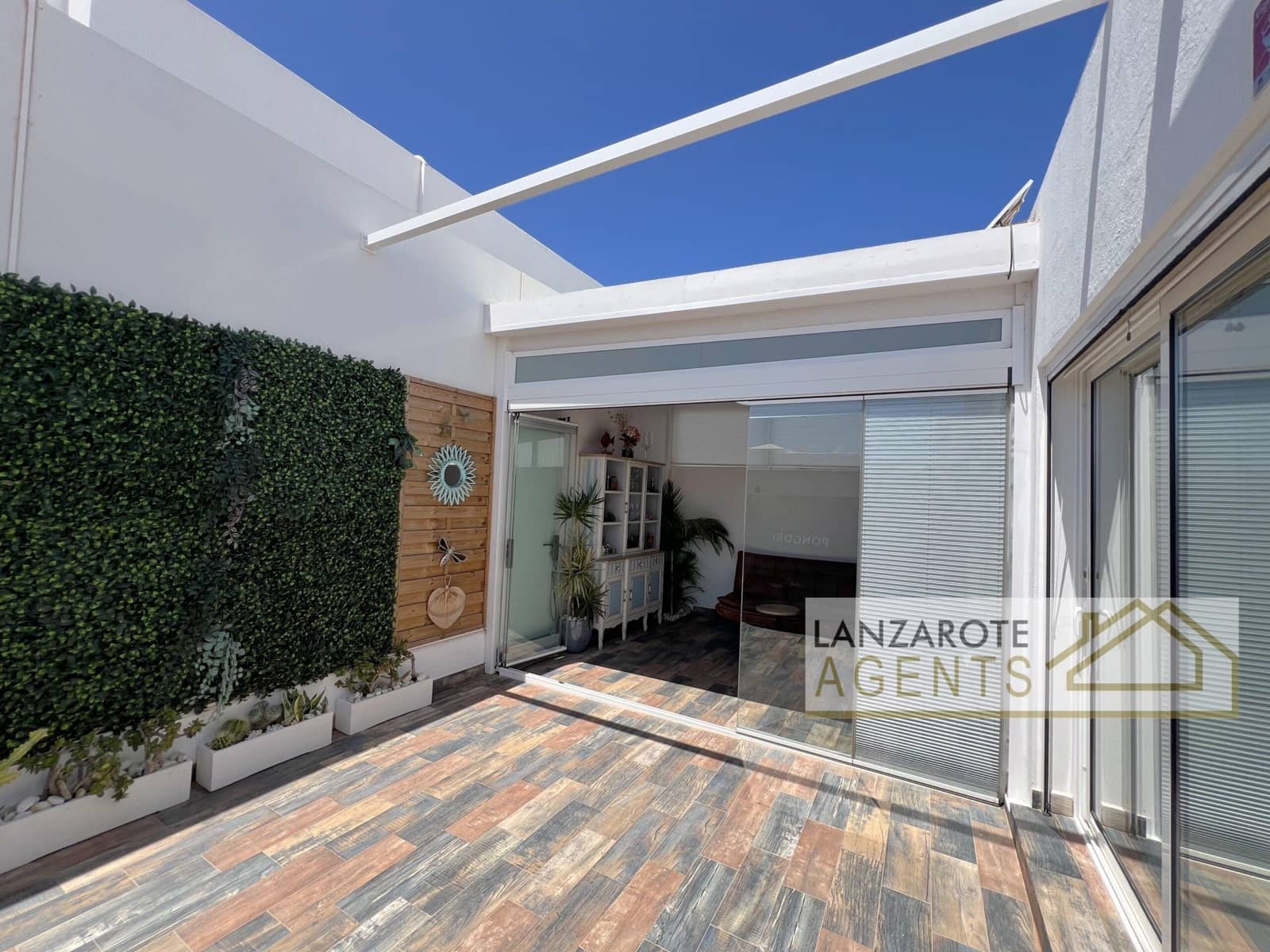 2 bedroom Villa for sale in Playa Blanca - € 395,000 (Ref: 9961186)