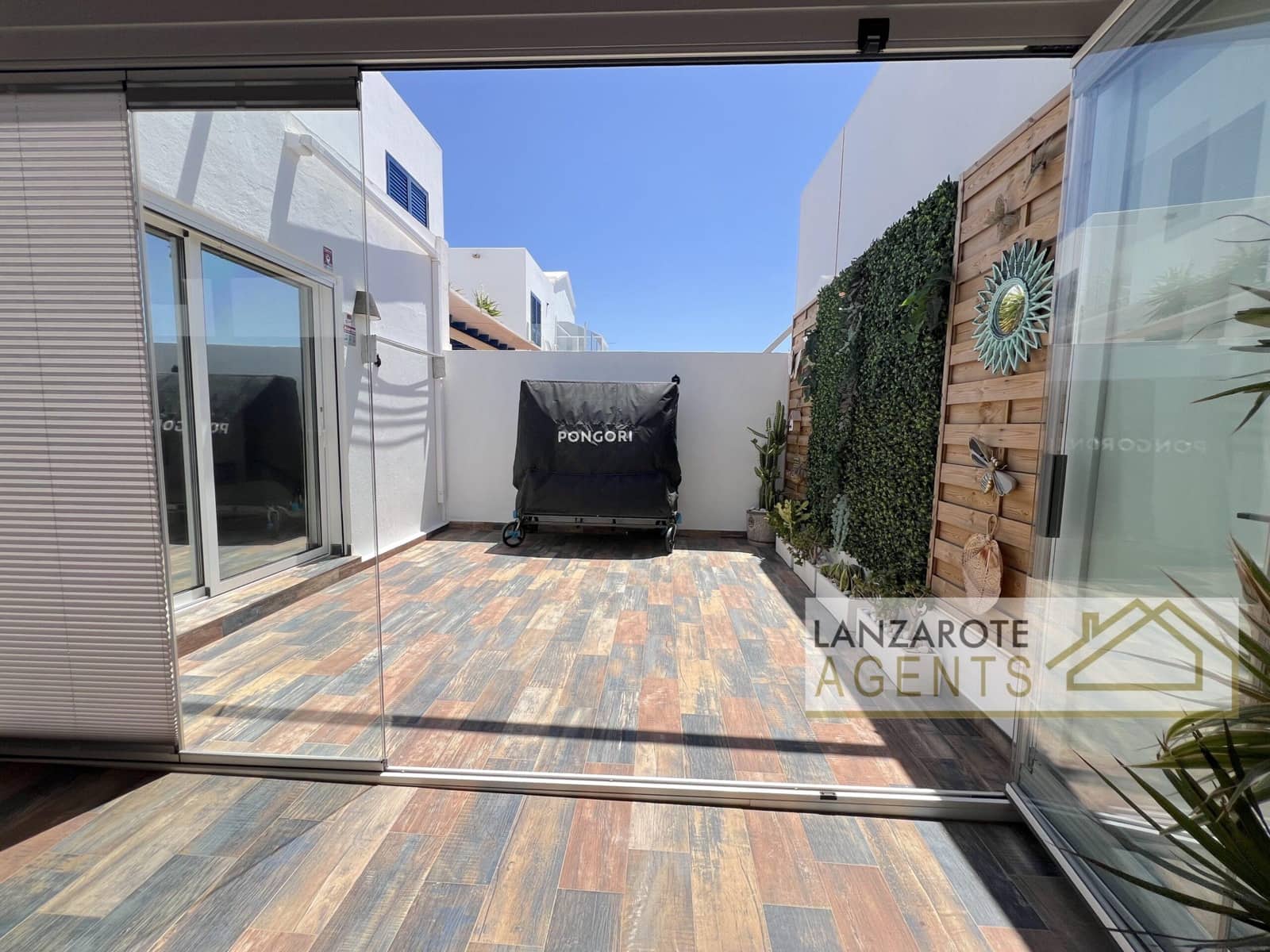 2 bedroom Villa for sale in Playa Blanca - € 395,000 (Ref: 9961186)