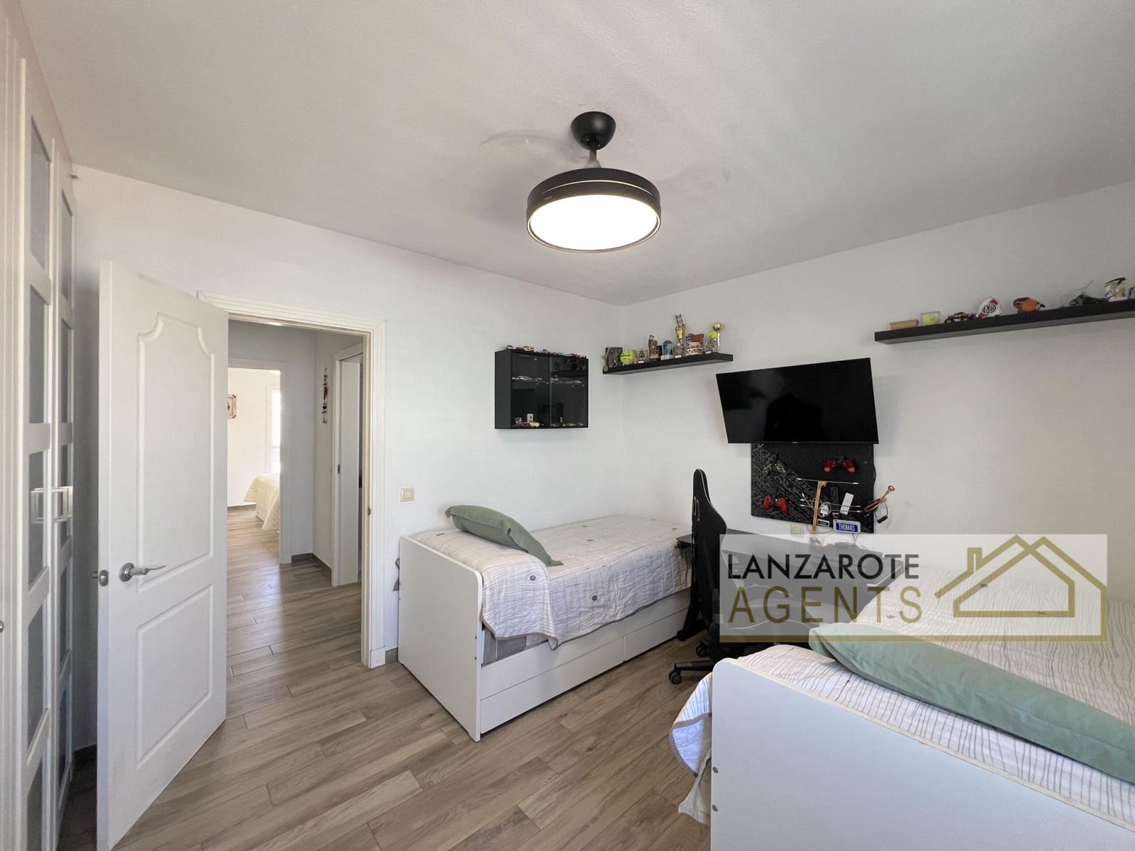 2 bedroom Villa for sale in Playa Blanca - € 395,000 (Ref: 9961186)
