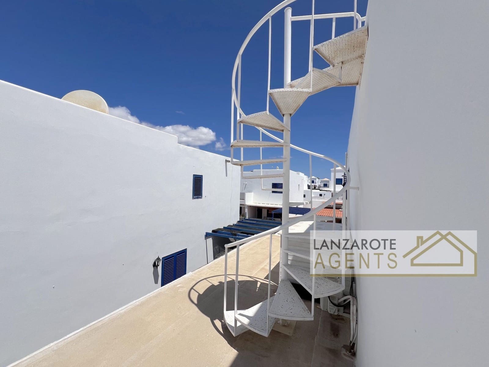 2 bedroom Villa for sale in Playa Blanca - € 395,000 (Ref: 9961186)