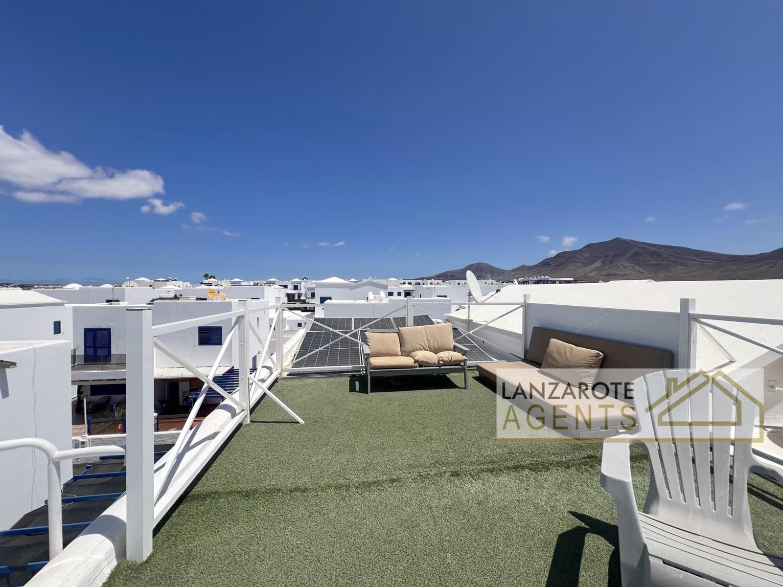 2 bedroom Villa for sale in Playa Blanca - € 395,000 (Ref: 9961186)