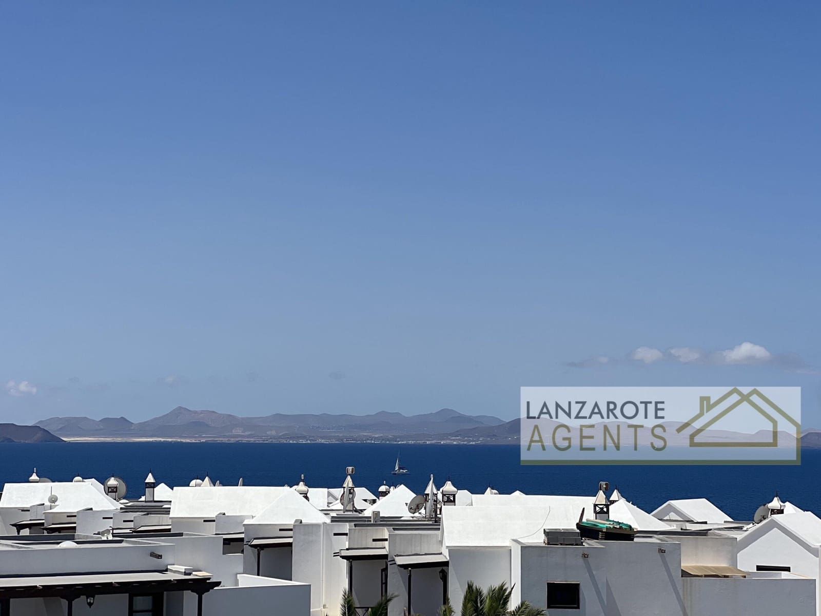 2 bedroom Villa for sale in Playa Blanca - € 395,000 (Ref: 9961186)