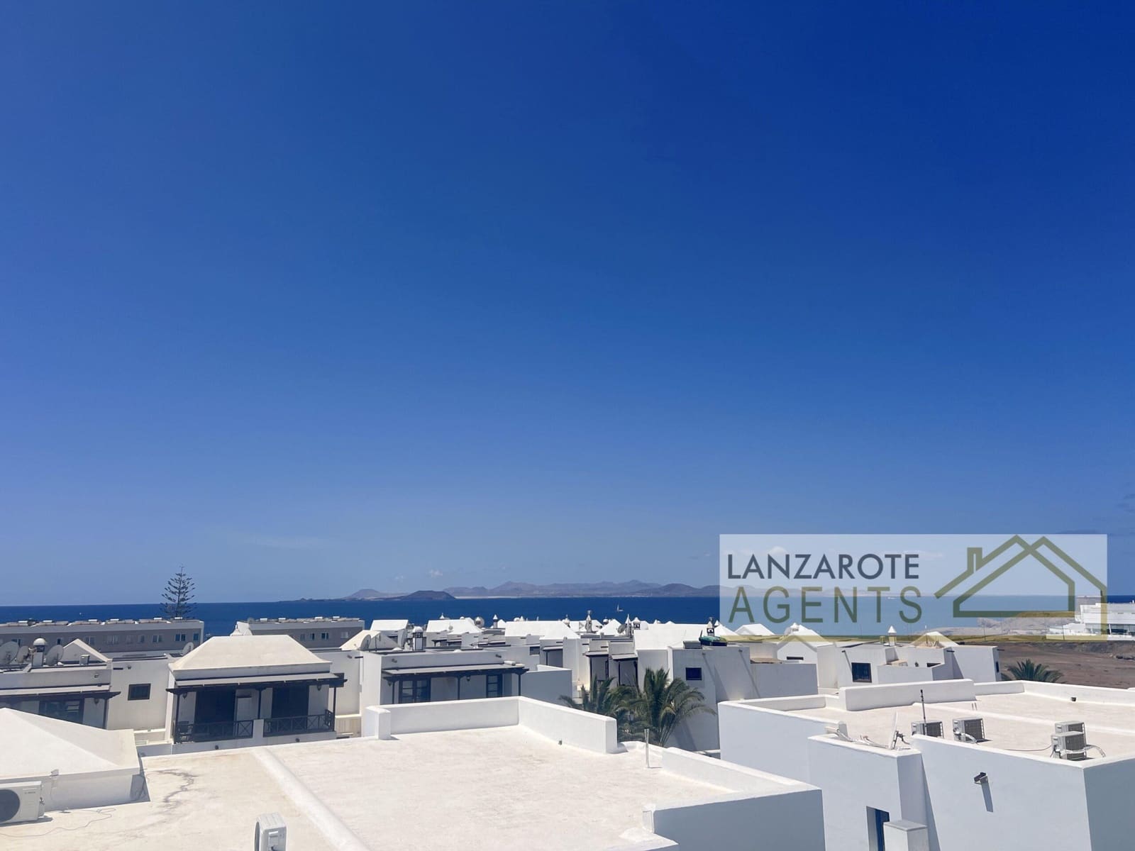 2 bedroom Villa for sale in Playa Blanca - € 395,000 (Ref: 9961186)