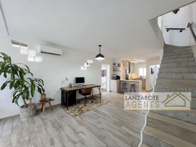 2 sovrum Villa till salu i Playa Blanca, Yaiza - 395 000 € (Ref: 9961186)