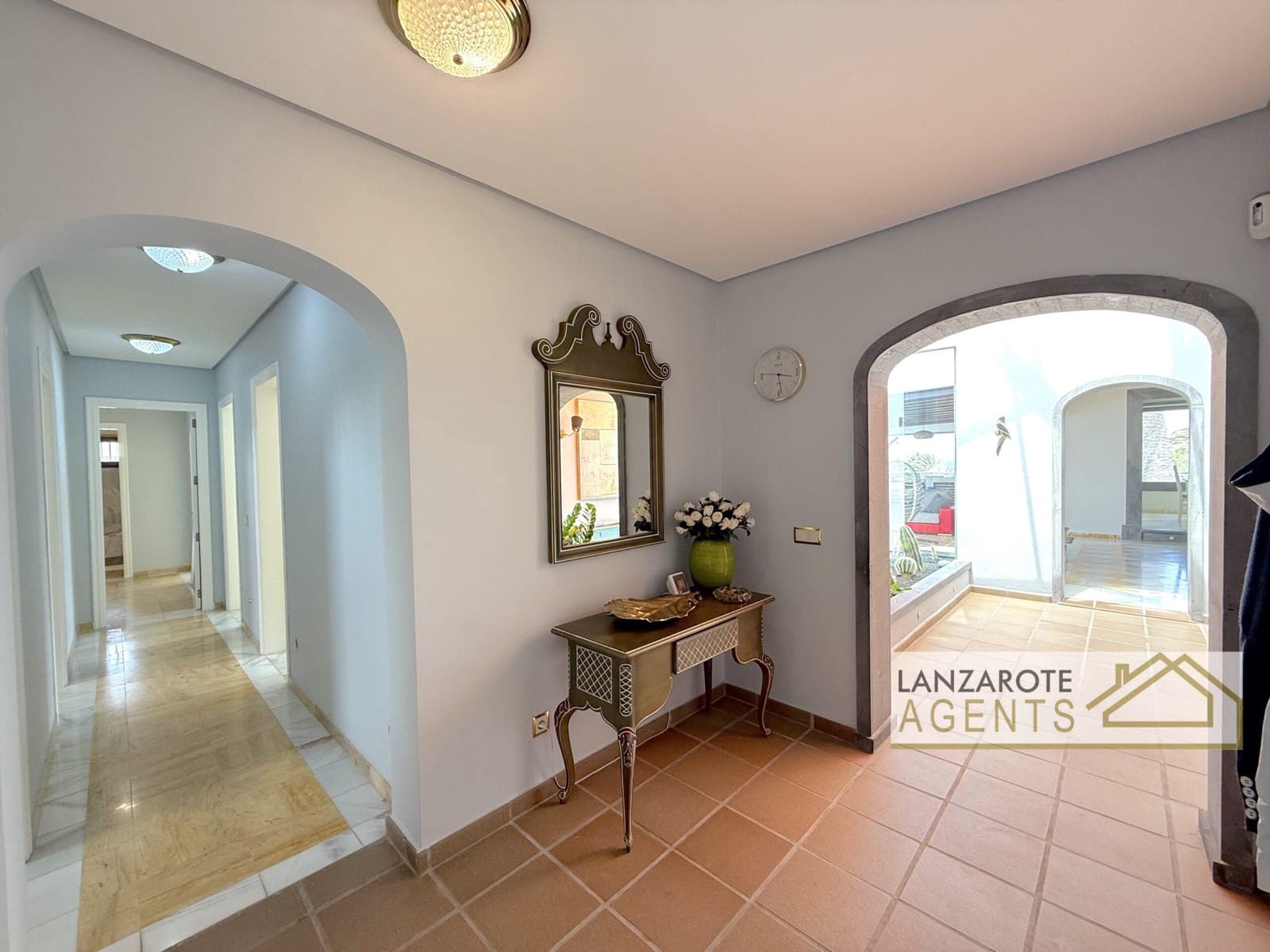 Chalet de 3 habitaciones en Playa Blanca en venta - 799.000 € (Ref: 9983756)
