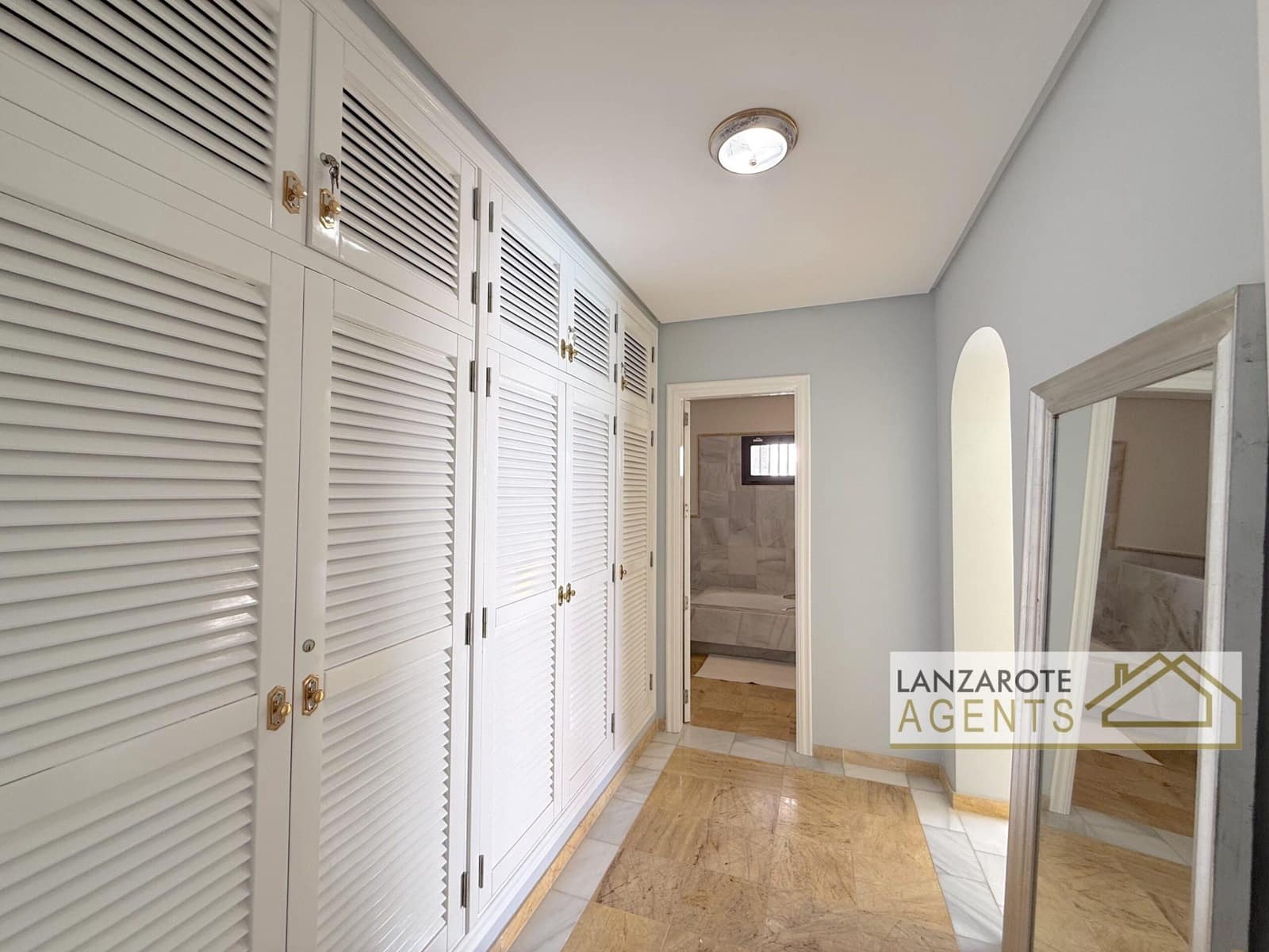 Chalet de 3 habitaciones en Playa Blanca en venta - 799.000 € (Ref: 9983756)