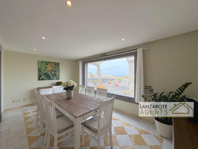 Chalet de 3 habitaciones en Playa Blanca, Yaiza en venta - 799.000 € (Ref: 9983756)