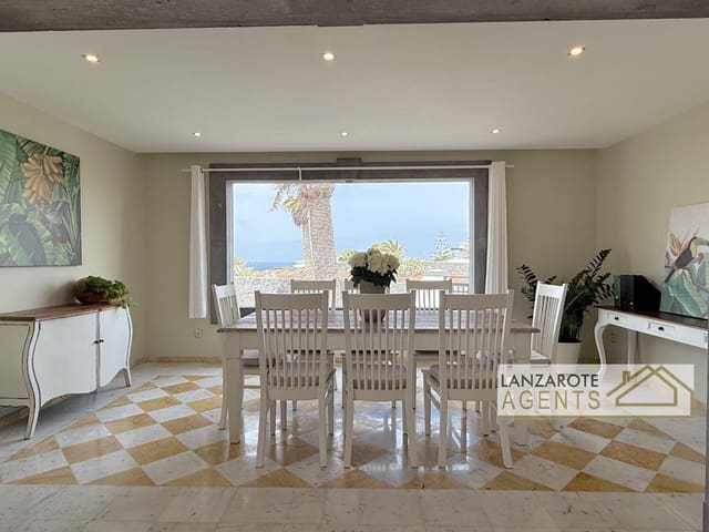 Chalet de 3 habitaciones en Playa Blanca, Yaiza en venta - 799.000 € (Ref: 9983756)