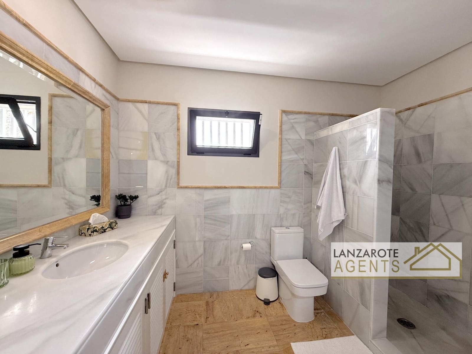 Chalet de 3 habitaciones en Playa Blanca en venta - 799.000 € (Ref: 9983756)