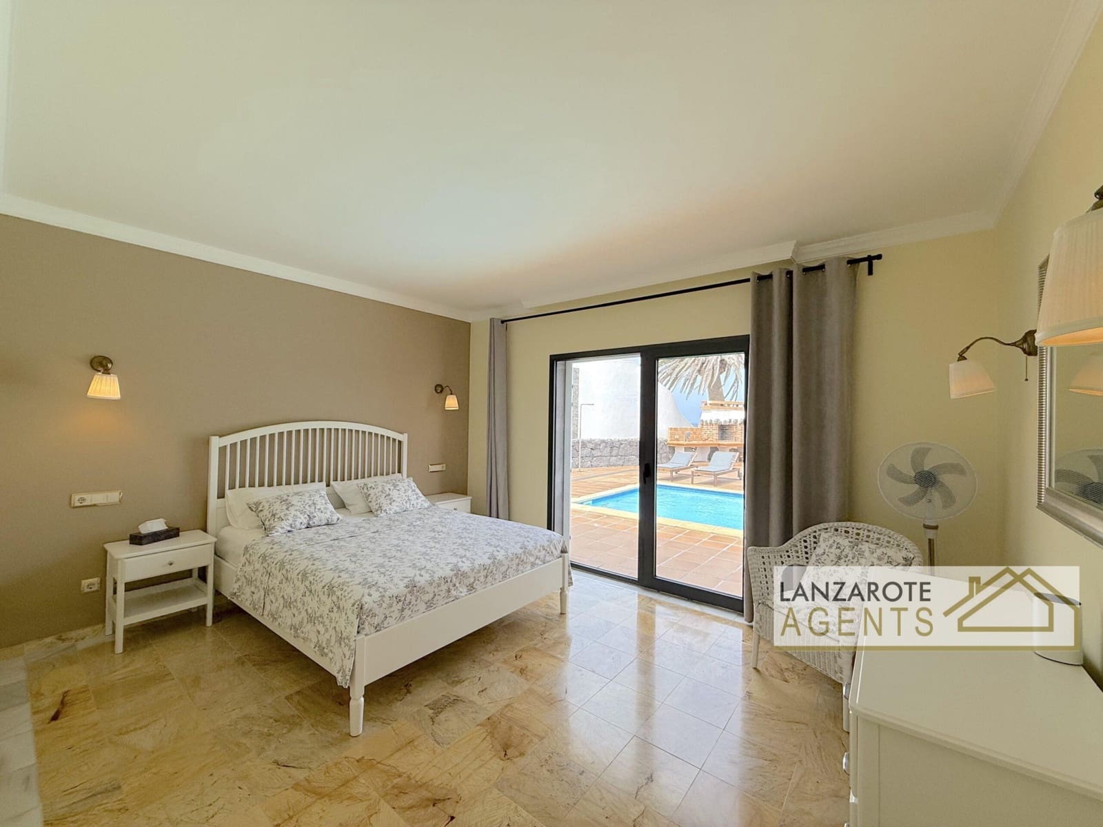 Chalet de 3 habitaciones en Playa Blanca en venta - 799.000 € (Ref: 9983756)