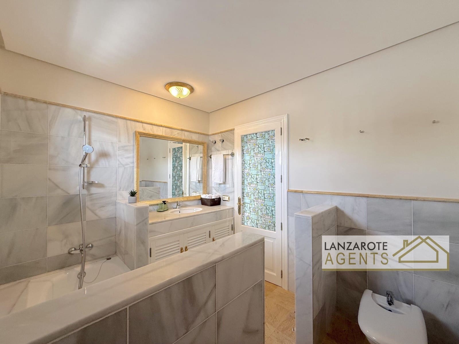 Chalet de 3 habitaciones en Playa Blanca en venta - 799.000 € (Ref: 9983756)