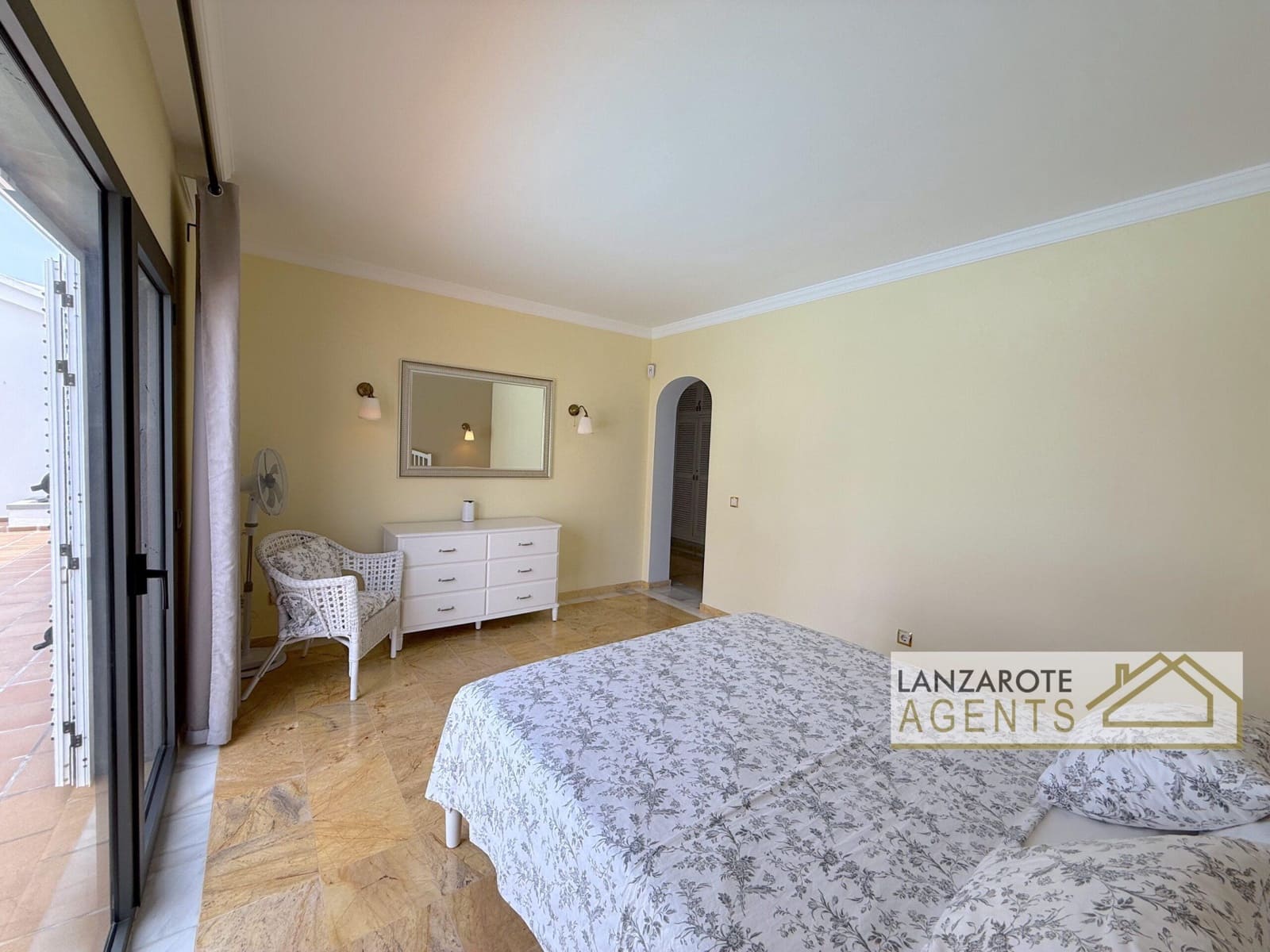 Chalet de 3 habitaciones en Playa Blanca en venta - 799.000 € (Ref: 9983756)