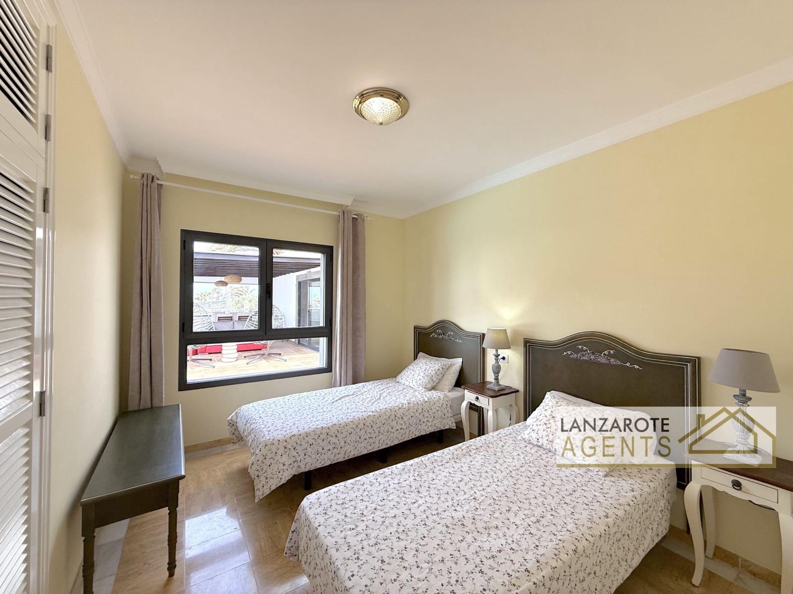 Chalet de 3 habitaciones en Playa Blanca en venta - 799.000 € (Ref: 9983756)