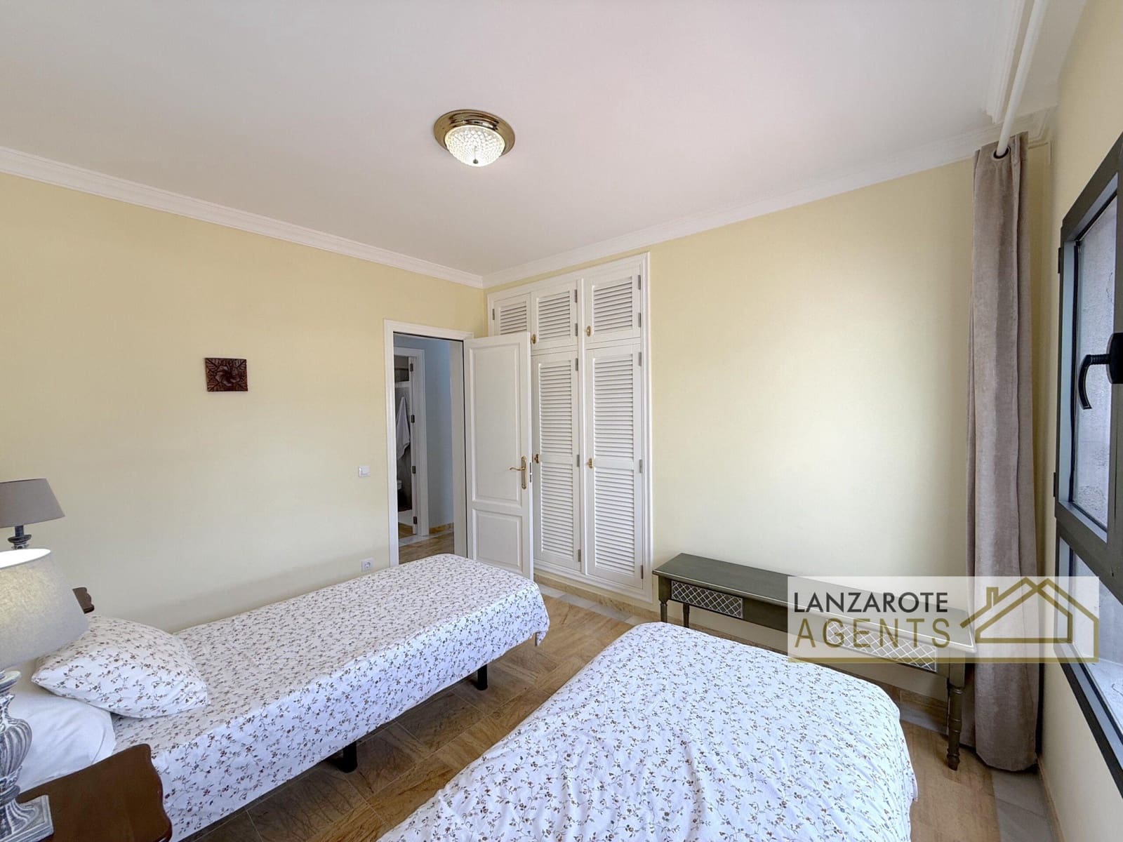 Chalet de 3 habitaciones en Playa Blanca en venta - 799.000 € (Ref: 9983756)