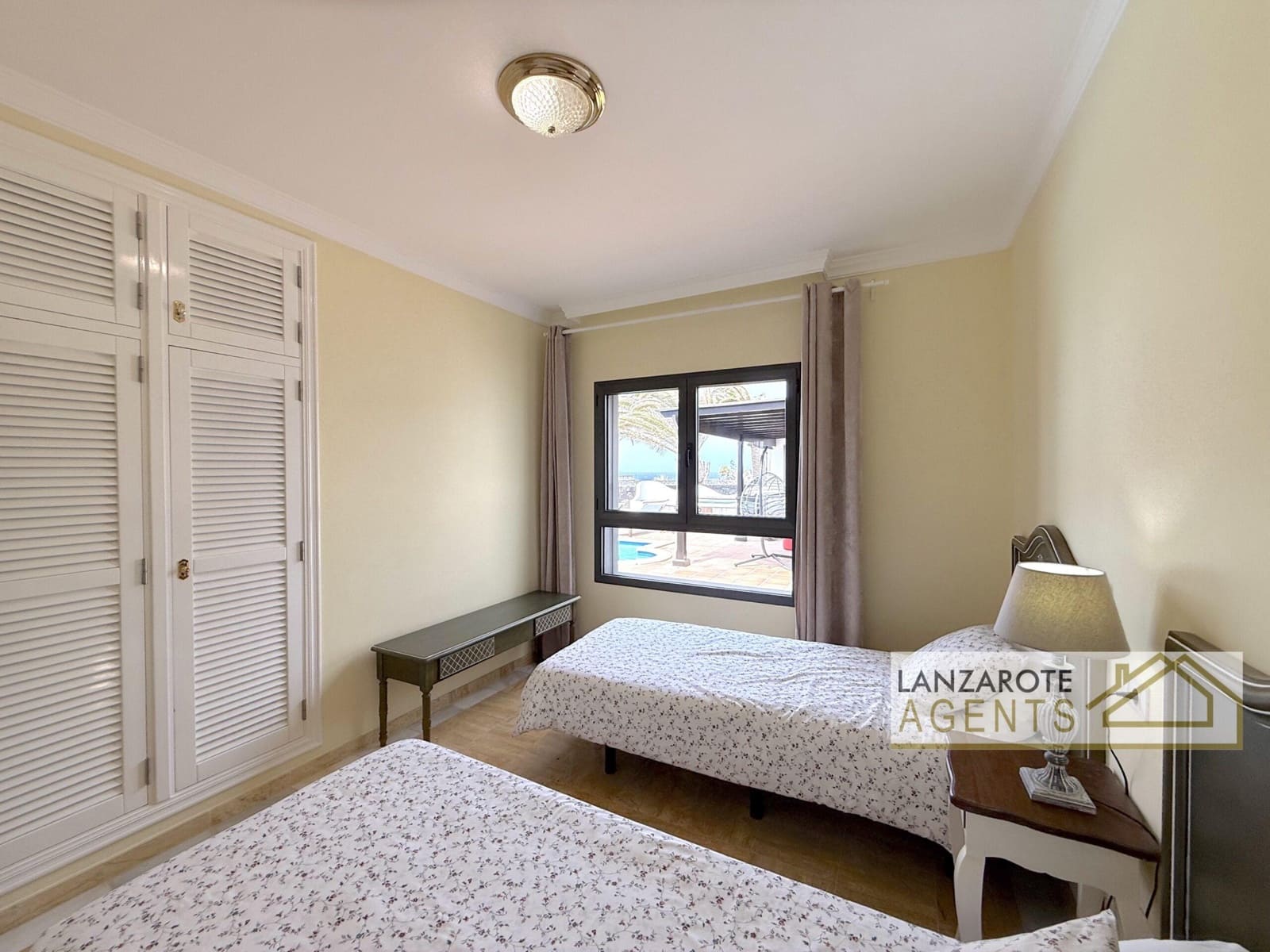 Chalet de 3 habitaciones en Playa Blanca en venta - 799.000 € (Ref: 9983756)