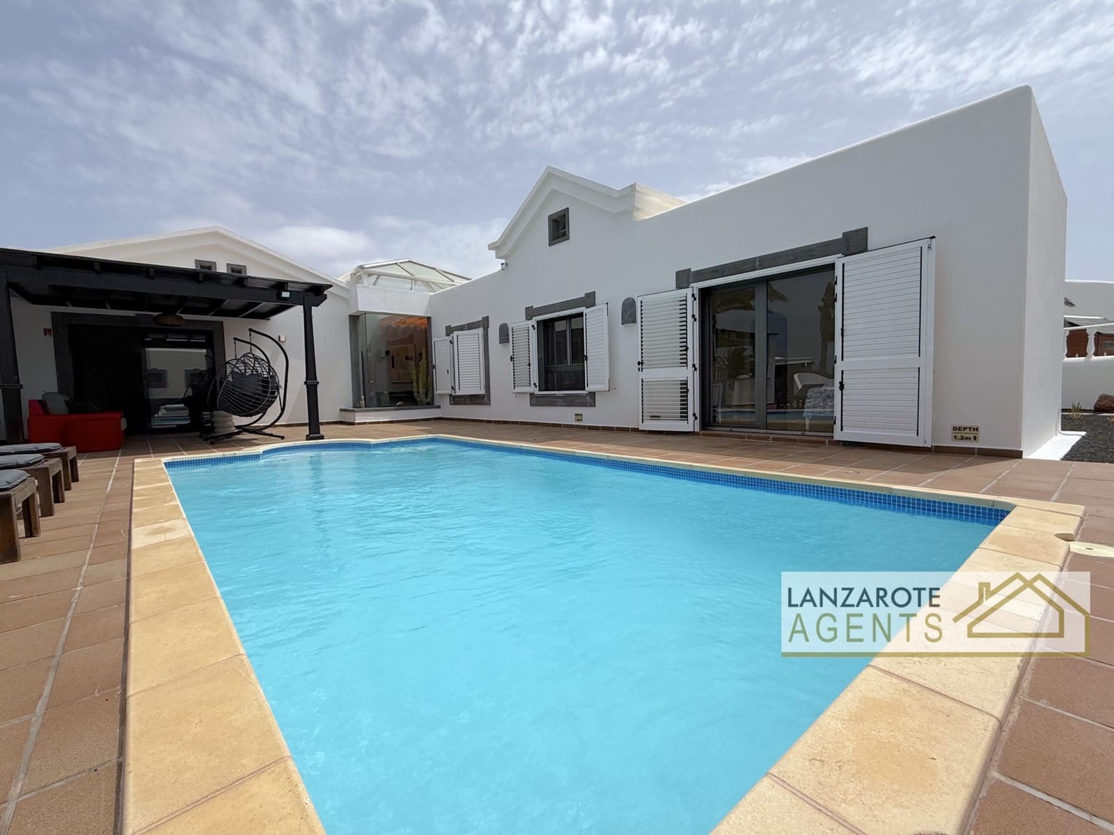 Chalet de 3 habitaciones en Playa Blanca en venta - 799.000 € (Ref: 9983756)