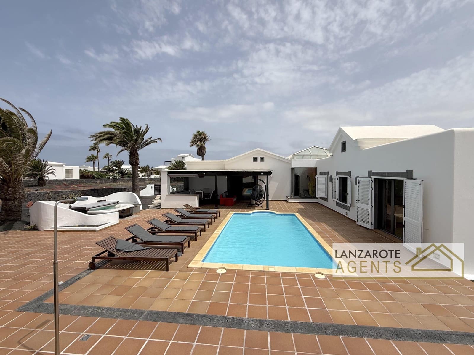 Chalet de 3 habitaciones en Playa Blanca en venta - 799.000 € (Ref: 9983756)