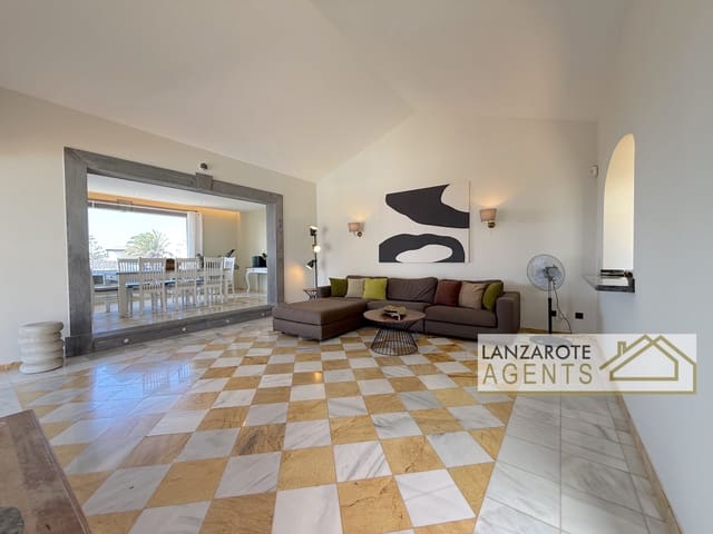 3 soveværelse Villa til salg i Playa Blanca, Yaiza med swimmingpool - € 985.000 (Ref: 9983756)