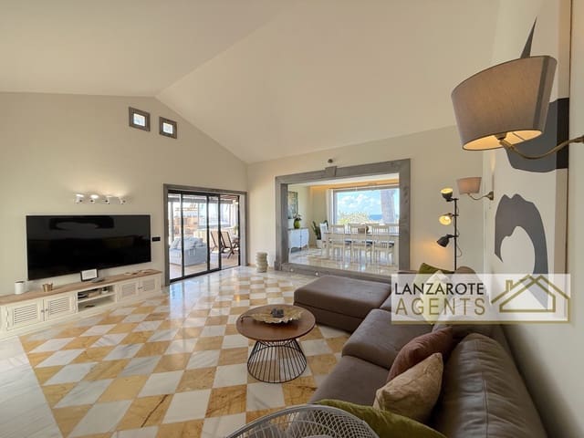 3 soveværelse Villa til salg i Playa Blanca, Yaiza med swimmingpool - € 985.000 (Ref: 9983756)