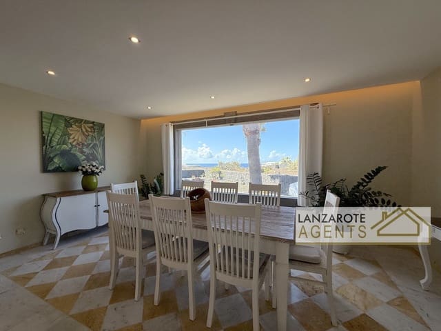 3 soveværelse Villa til salg i Playa Blanca, Yaiza med swimmingpool - € 985.000 (Ref: 9983756)