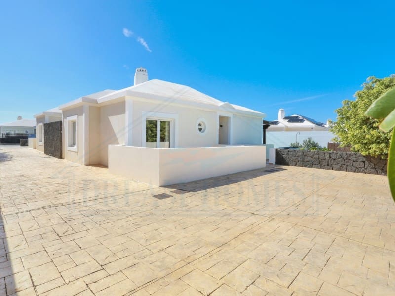 4 bedroom Villa for rent in Playa Blanca with pool garage - € 3,500 (Ref: 10013333)