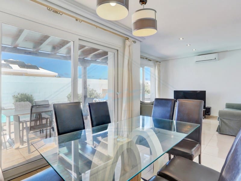 4 bedroom Villa for rent in Playa Blanca with pool garage - € 3,500 (Ref: 10013333)