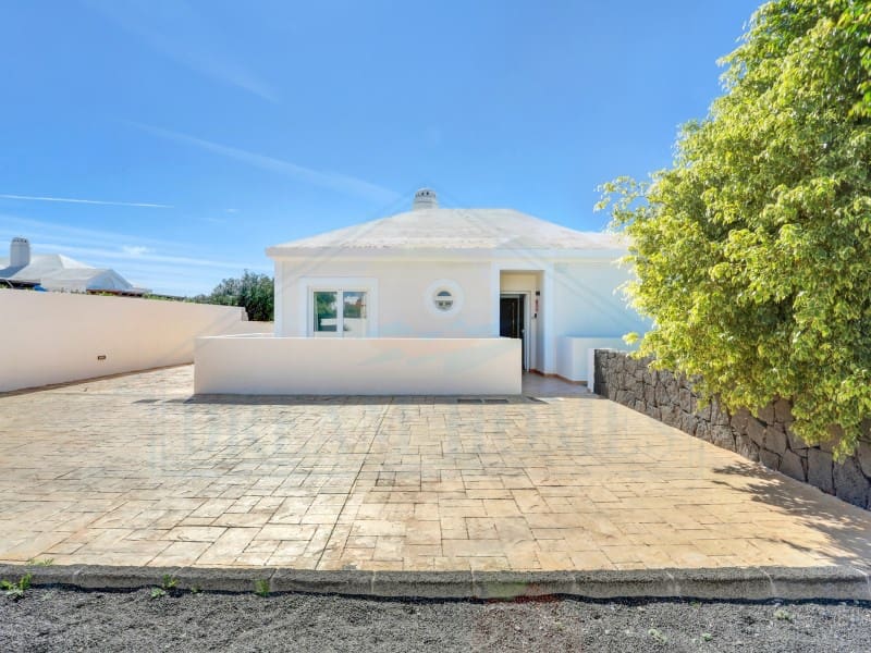 4 bedroom Villa for rent in Playa Blanca with pool garage - € 3,500 (Ref: 10013333)