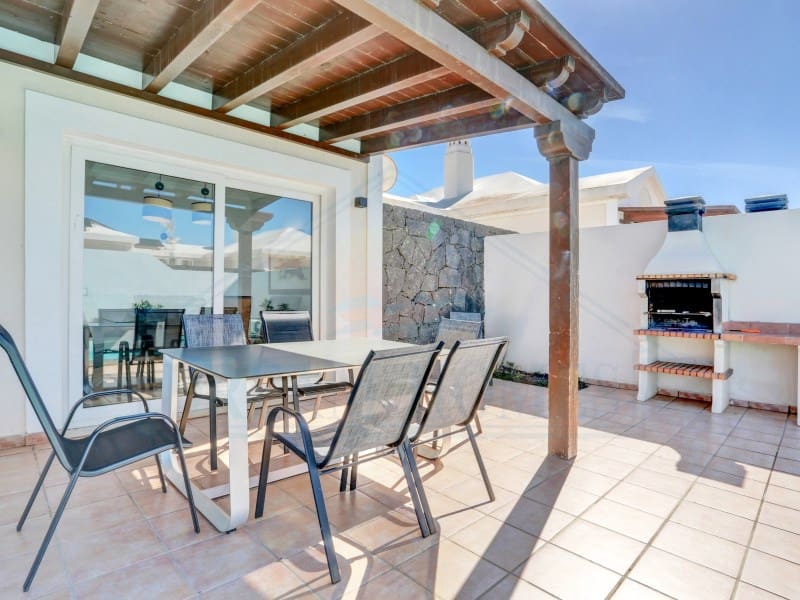 4 bedroom Villa for rent in Playa Blanca with pool garage - € 3,500 (Ref: 10013333)