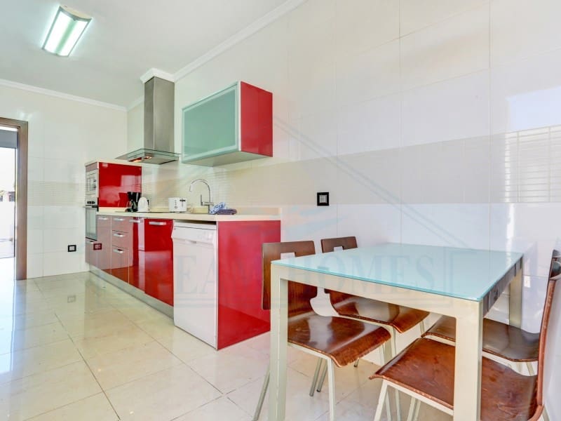 4 bedroom Villa for rent in Playa Blanca with pool garage - € 3,500 (Ref: 10013333)