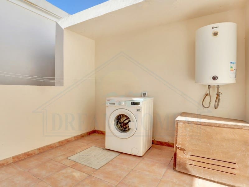 4 bedroom Villa for rent in Playa Blanca with pool garage - € 3,500 (Ref: 10013333)