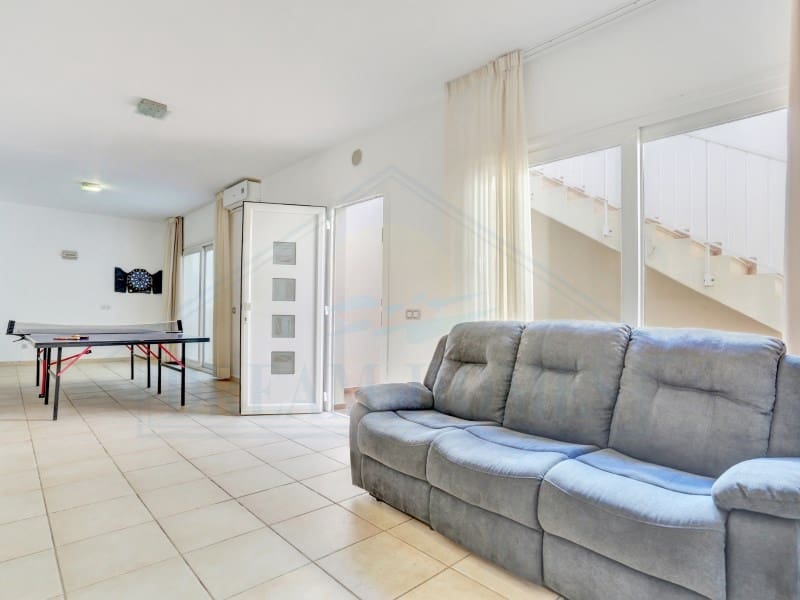 4 bedroom Villa for rent in Playa Blanca with pool garage - € 3,500 (Ref: 10013333)